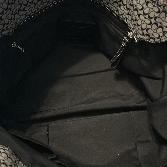 Large COACH Gallery Tote in Signature Canvas - Picture 7 of 7